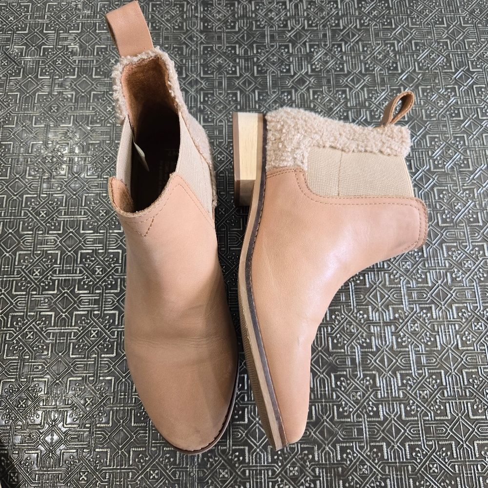 🐢 Toms Ella Chelsea Ankle Boot Honey Leather Faux Shearling Size 7 Tan Bootie